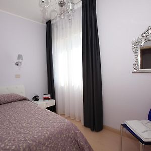 Camera con letto king size